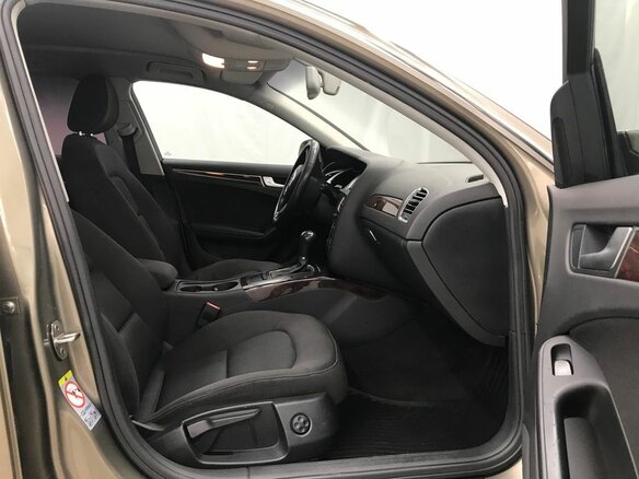 2011 Audi A4 IV (B8), бежевый - вид 12