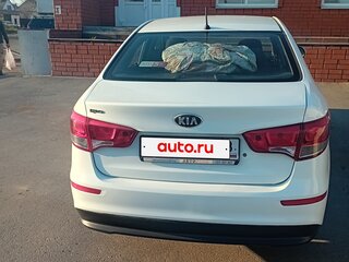 2016 Kia Rio III Рестайлинг, белый, 950000 рублей, вид 4