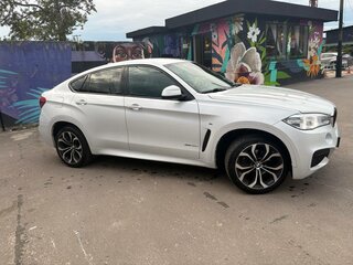 2019 BMW X6 30d II (F16), белый, 5050000 рублей, вид 3