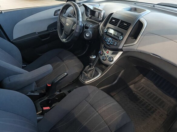 2014 Chevrolet Aveo II, серебристый, 469000 рублей - вид 8