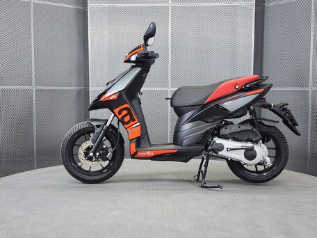 2025 Aprilia SR 125, чёрный, 243000 рублей, вид 5
