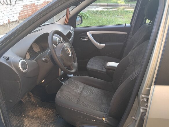 2011 Renault Logan I Рестайлинг, бежевый - вид 4