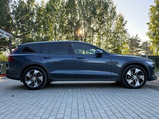 2021 Volvo V60 Cross Country II, синий, 3645000 рублей, вид 1