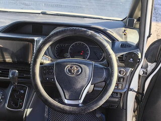 2016 Toyota Noah III (R80), белый, 1850000 рублей, вид 1