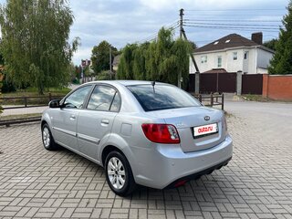 2010 Kia Rio II Рестайлинг, серебристый, 475000 рублей, вид 4
