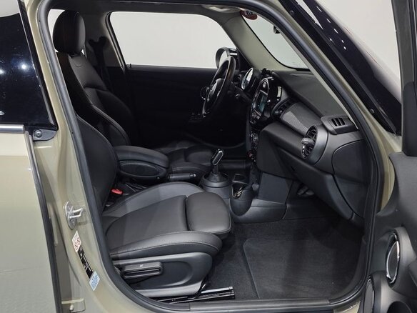 2019 Mini Cabrio Cooper III Рестайлинг, бежевый, 1750000 рублей - вид 8