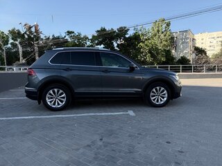 2021 Volkswagen Tiguan II Рестайлинг, серый, 2800000 рублей, вид 3
