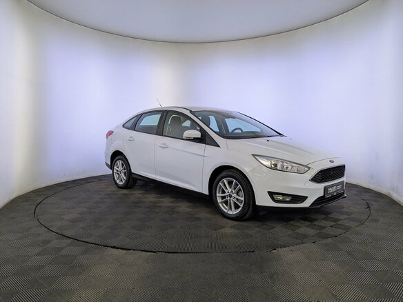 2017 Ford Focus III Рестайлинг, белый, 1550000 рублей - вид 2