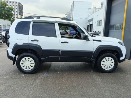 2022 Lada (ВАЗ) Niva Travel I, белый, 930000 рублей, вид 4