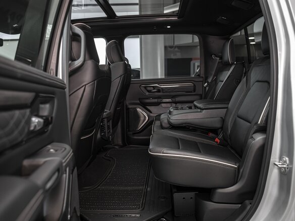 2026 Ram 1500 Crew Cab V Рестайлинг, серебристый, 9390000 рублей - вид 18