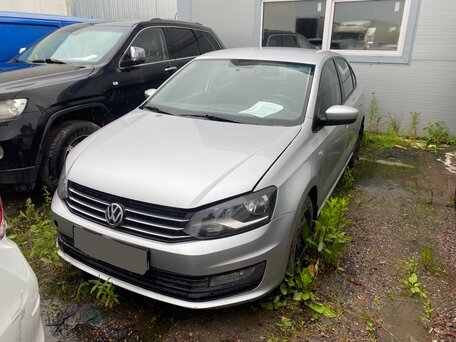 2017 Volkswagen Polo V Рестайлинг, серебристый, 740000 рублей, вид 1