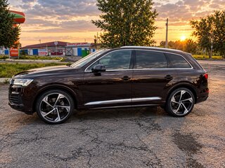 2021 Audi Q7 45 TDI II (4M) Рестайлинг, коричневый, 6500000 рублей, вид 4