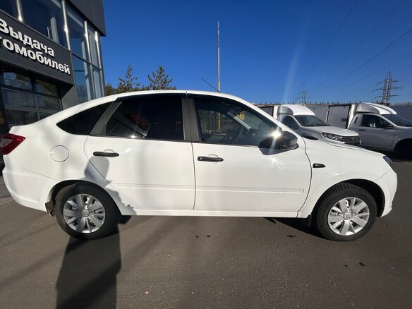2021 Lada (ВАЗ) Granta I Рестайлинг, белый, 650000 рублей - вид 6