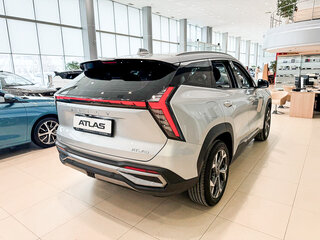 2026 Geely Atlas II, серебристый, 3449990 рублей, вид 3