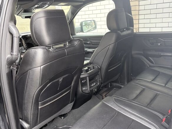 2022 Ram 1500 Quad Cab V, чёрный, 7000000 рублей - вид 6