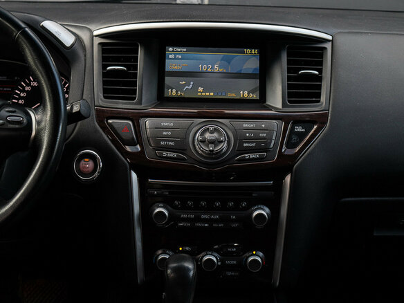 2016 Nissan Pathfinder IV, серый - вид 13
