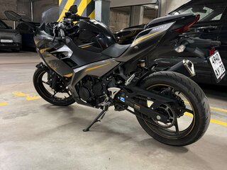 2022 Kawasaki Ninja 400, чёрный, 550000 рублей, вид 2