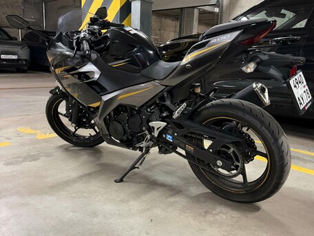 2022 Kawasaki Ninja 400, чёрный, 550000 рублей, вид 2