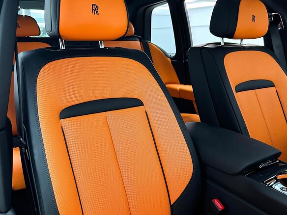 2026 Rolls-Royce Cullinan Black Badge I Рестайлинг (Series II), белый, 51600000 рублей - вид 8