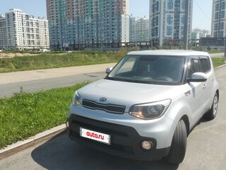 2018 Kia Soul II Рестайлинг, серебристый, 1500000 рублей, вид 1