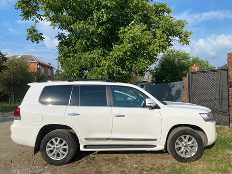 2015 Toyota Land Cruiser 200 Series Рестайлинг 2, белый, 5200000 рублей, вид 2