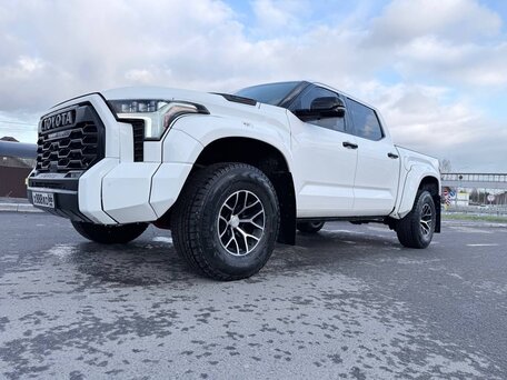 2022 Toyota Tundra CrewMax III, белый, 10500000 рублей, вид 4
