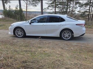 2019 Toyota Camry VIII (XV70), белый, 2600000 рублей, вид 2