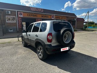2011 Chevrolet Niva I Рестайлинг, серебристый, 600000 рублей, вид 4