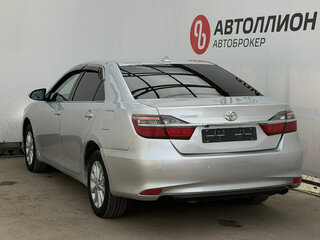 2017 Toyota Camry VII (XV50) Рестайлинг 2, серебристый, 1514900 рублей, вид 3