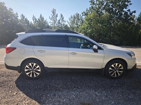 2017 Subaru Outback V, белый, 1900000 рублей, вид 3