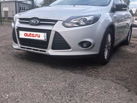 2013 Ford Focus III, серебристый, вид 1