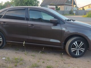 2015 Volkswagen Polo V Рестайлинг, коричневый, 700000 рублей, вид 3