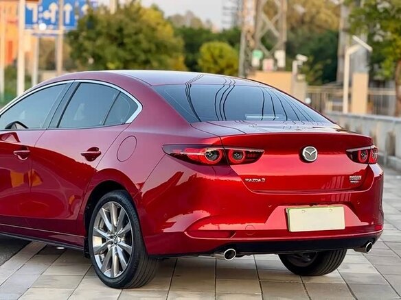 2023 Mazda 3 Axela IV (BP), красный, 1540000 рублей - вид 4