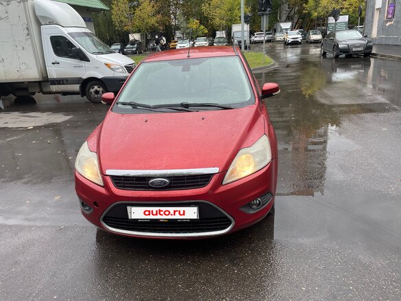 2008 Ford Focus II Рестайлинг, красный, 370000 рублей - вид 2