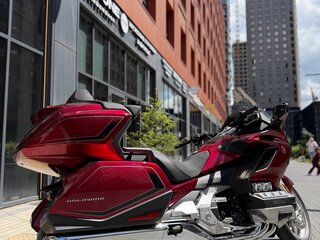 2026 Honda GL 1800 Gold Wing, красный, 3750000 рублей, вид 3
