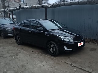 2014 Kia Rio 6-speed III, чёрный, 835000 рублей, вид 3