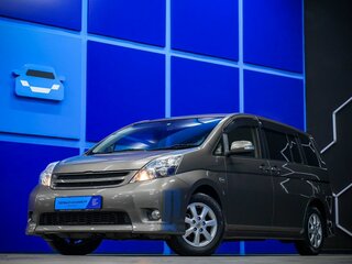 Toyota ISis I Рестайлинг
