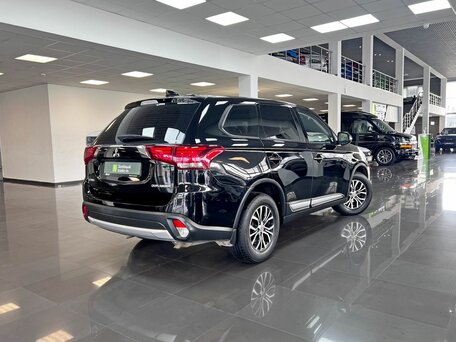 2017 Mitsubishi Outlander III Рестайлинг 2, чёрный, 1445000 рублей, вид 2