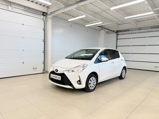 2019 Toyota Vitz III (XP130) Рестайлинг, белый, 1179000 рублей, вид 2