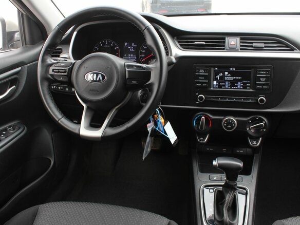 2020 Kia Rio IV, серый, 1490000 рублей - вид 17