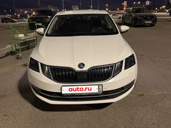 2018 Skoda Octavia III (A7) Рестайлинг, белый, 2040000 рублей - вид 3