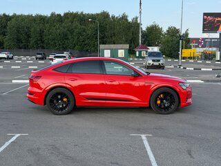 2021 Audi e-tron Sportback 55 I, красный, 8000000 рублей, вид 3