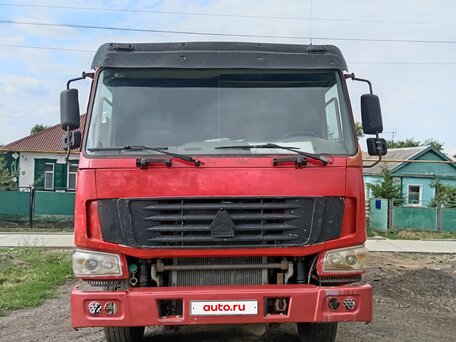 2006 Sinotruk Howo A5, красный, 1000000 рублей, вид 3