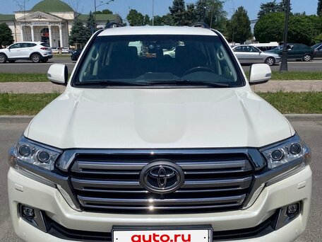 2015 Toyota Land Cruiser 200 Series Рестайлинг 2, белый, 10500000 рублей, вид 4