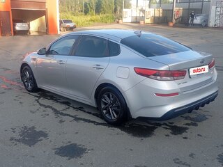2019 Kia Optima IV Рестайлинг, серебристый, 1850000 рублей, вид 5