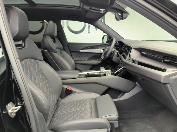 2026 Audi Q6 45 TFSI, чёрный, 8350000 рублей - вид 10
