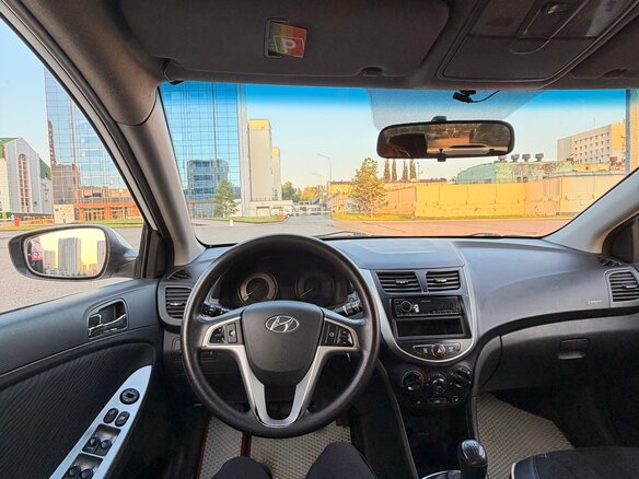 2012 Hyundai Solaris I, белый, 700000 рублей - вид 15