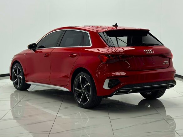 2023 Audi A3 Sportback 35 TFSI IV (8Y), красный, 1980000 рублей - вид 3