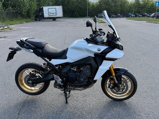 2021 Yamaha MT-09 Tracer (FJ-09), белый, 1340000 рублей, вид 1