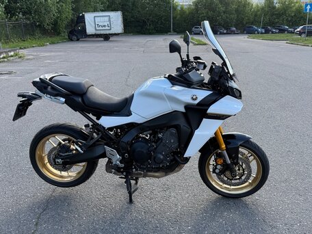 2021 Yamaha MT-09 Tracer (FJ-09), белый, 1340000 рублей, вид 1
